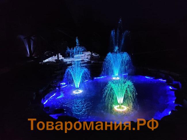 фонтан с подсветкой на даче